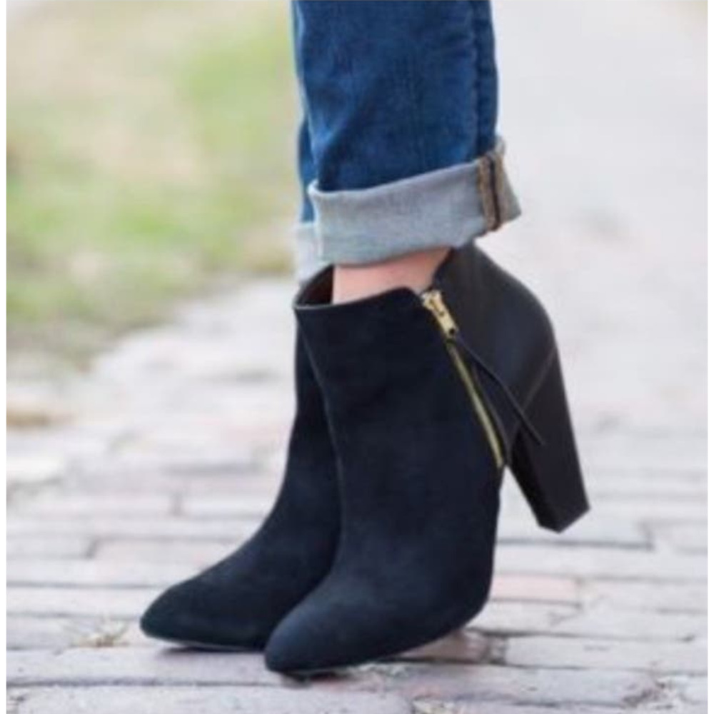 Steve Madden Jannyce Black Suede Leather Sassy Ankle Boots Size 8 Hot Bootie